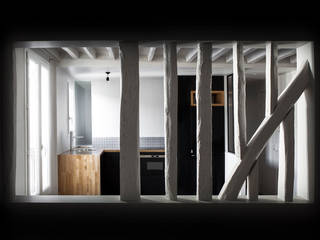 Restructuration d’un appartement à Paris 10ème, Gali Sulukjian Architecte Gali Sulukjian Architecte Phòng khách phong cách tối giản Than củi Multicolored