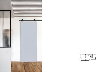 Restructuration d’un appartement à Paris 10ème, Gali Sulukjian Architecte Gali Sulukjian Architecte Modern corridor, hallway & stairs Wood Wood effect