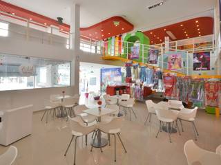 LOCAL DE JUEGO PARA NIÑOS / KIDSLANDIA, CELOIRA CALDERON ARQUITECTOS CELOIRA CALDERON ARQUITECTOS Commercial spaces Metal