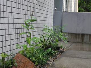 人工地盤上かつ30㎝幅の坪庭ー三鷹市井の頭の家－, attic garden attic garden