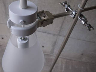 FLASK - Table Lamp, abode Co., Ltd. abode Co., Ltd. Minimalistyczny salon