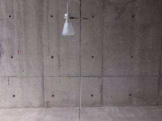 FLASK - Floor Lamp, abode Co., Ltd. abode Co., Ltd. Minimalist living room