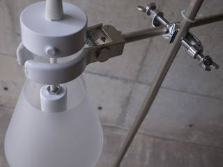 FLASK - Floor Lamp, abode Co., Ltd. abode Co., Ltd. ミニマルデザインの リビング