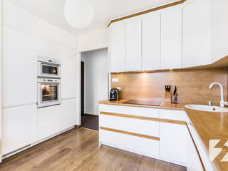 Białe meble na wymiar do kuchni z elementami w kolorystyce drewna, 3TOP 3TOP Modern style kitchen MDF