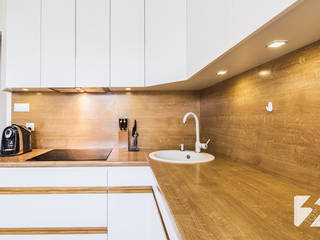 Białe meble na wymiar do kuchni z elementami w kolorystyce drewna, 3TOP 3TOP Cocinas modernas Tablero DM