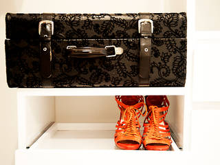 Walk In Closet, Redesign Studio Redesign Studio 모던스타일 드레싱 룸 우드 우드 그레인