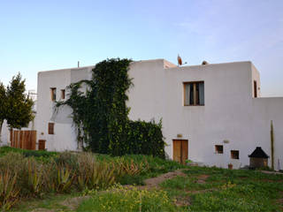 Can Busquets, Eivissa, 2003 , AMOMA ARQUITECTURA AMOMA ARQUITECTURA Mediterranean style houses