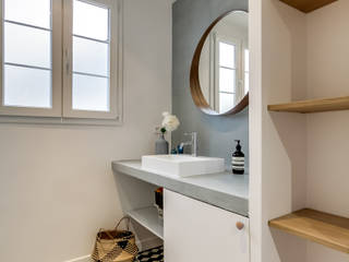 PROJET CRIMEE, architectes intérieurs: Carla Lopez et Margaux Meza, Transition Interior Design Transition Interior Design Modern bathroom Wood Blue