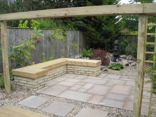 Deck 'pier' installed from bifold doors, Mike Bradley Garden Design Mike Bradley Garden Design