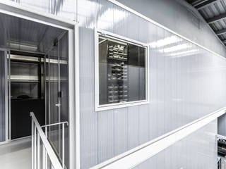 Parts Room - Controlar, paulosantacruz.arquitetos paulosantacruz.arquitetos Commercial spaces