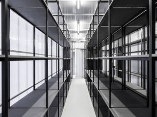 Parts Room - Controlar, paulosantacruz.arquitetos paulosantacruz.arquitetos พื้นที่เชิงพาณิชย์