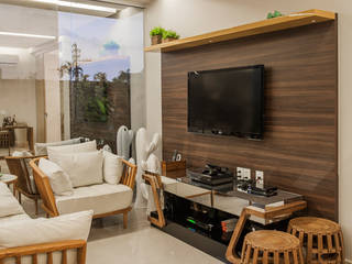 Projeto, Heloisa Titan Arquitetura Heloisa Titan Arquitetura Modern Living Room