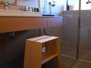 AISU STOOL, ROIRO (ロイロ 株式会社) ROIRO (ロイロ 株式会社) Minimalist style bathroom Wood Wood effect Seating