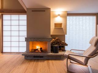 暖炉のある家, AMI ENVIRONMENT DESIGN／アミ環境デザイン AMI ENVIRONMENT DESIGN／アミ環境デザイン 아시아스타일 거실