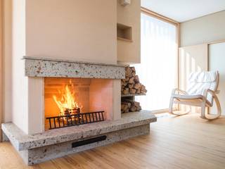 暖炉のある家, AMI ENVIRONMENT DESIGN／アミ環境デザイン AMI ENVIRONMENT DESIGN／アミ環境デザイン Living room