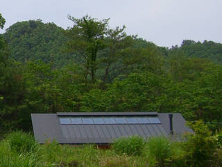 トトロの森に佇む家, AMI ENVIRONMENT DESIGN／アミ環境デザイン AMI ENVIRONMENT DESIGN／アミ環境デザイン Дома в азиатском стиле