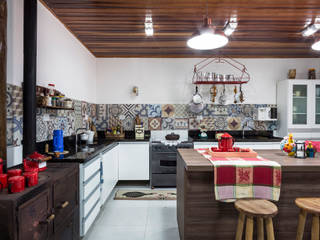 Casa de Campo - cozinha rústica, Elisabeth Berlato Arquitetura Elisabeth Berlato Arquitetura Cozinhas campestres Azulejo