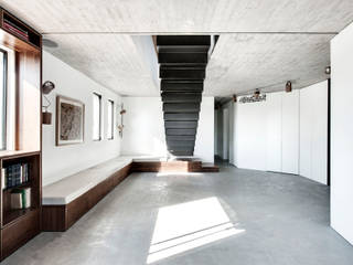Duplex Penthouse in Tel Aviv, toledano + architects toledano + architects Salones minimalistas Concreto