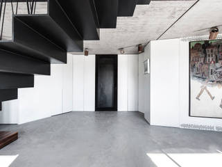 Duplex Penthouse in Tel Aviv, toledano + architects toledano + architects Minimalist corridor, hallway & stairs Metal