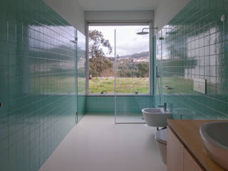 Habitação Unifamiliar Monte dos Saltos, olgafeio.arquitectura olgafeio.arquitectura Minimalist style bathroom