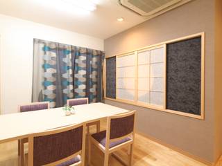 「木に導かれ癒され和む」健康住宅ショールーム, 株式会社Juju INTERIOR DESIGNS 株式会社Juju INTERIOR DESIGNS Commercial spaces Wood Wood effect Offices & stores