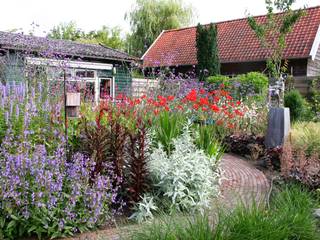 Kleurrijke achtertuin, Carla Wilhelm Carla Wilhelm Landelijke tuinen
