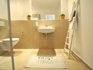 kleine Musterwohnung in schwarz-weiß, K. A. K. A. Skandinavische Badezimmer