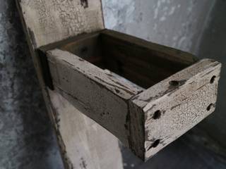 Tiny Shelf, calima calima Ruang Ganti Gaya Eklektik Kayu Wood effect