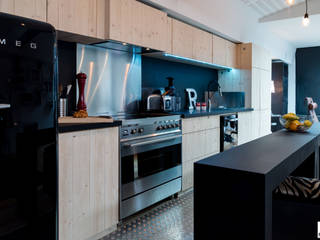 HABITAT PENICHE, Elisabeth Manguin Architecte Elisabeth Manguin Architecte Modern kitchen Solid Wood Multicolored