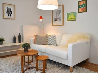 kleine Musterwohnung in türkis/orange, Karin Armbrust - Home Staging Karin Armbrust - Home Staging Wohnzimmer im Landhausstil