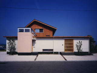 長屋門の家, AMI ENVIRONMENT DESIGN／アミ環境デザイン AMI ENVIRONMENT DESIGN／アミ環境デザイン Asian style houses