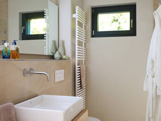 Bathroom Baufritz (UK) Ltd. Phòng tắm phong cách hiện đại