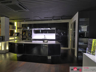 "Konsolle" Kitchen, Archidé SA interior design Archidé SA interior design Modern Kitchen Glass Black
