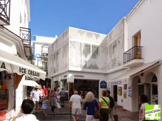 FACHADA DE VIVIENDA EN PLANTA PRIMERA | NERJA | MÁLAGA., ESTUDIO DE ARQUITECTURA ANTONIO JURADO ESTUDIO DE ARQUITECTURA ANTONIO JURADO منازل