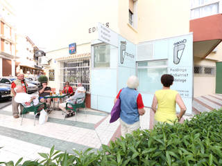 REFORMA DE LOCAL COMERCIAL | CLÍNICA PODOLÓGICA NOVOPIE | TORROX | MÁLAGA, ESTUDIO DE ARQUITECTURA ANTONIO JURADO ESTUDIO DE ARQUITECTURA ANTONIO JURADO Espaços comerciais Vidro