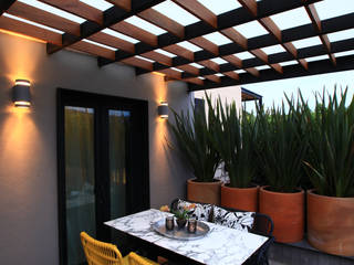 Hotel Dos Casas en San Miguel de Allende, Germán Velasco Arquitectos Germán Velasco Arquitectos Modern Balkon, Veranda & Teras