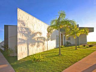 Residência Lunas, Marcus Leão Arquitetura Marcus Leão Arquitetura Modern Houses Ceramic