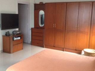 Revamp of Master Bedroom of a 3bhk Apartment, DS DESIGN STUDIO DS DESIGN STUDIO クラシカルスタイルの 寝室