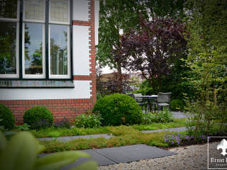 Tuin bij een autentieke woning in Gouda, Ernst Baas Hoveniers B.V. / Ernst Baas Tuininrichting B.V. Ernst Baas Hoveniers B.V. / Ernst Baas Tuininrichting B.V. Classic style garden