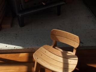 B-child chair, Loop order furniture Loop order furniture غرفة الاطفال خشب Wood effect