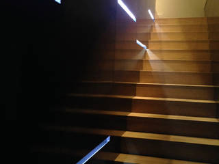 APPARTAMENTO R1, STUDIO DI ARCHITETTURA RAFFIN STUDIO DI ARCHITETTURA RAFFIN Modern corridor, hallway & stairs Iron/Steel Black