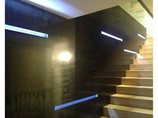 APPARTAMENTO R1, STUDIO DI ARCHITETTURA RAFFIN STUDIO DI ARCHITETTURA RAFFIN Modern corridor, hallway & stairs Iron/Steel Black