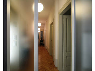 INTERNI CASA PZ, STUDIO DI ARCHITETTURA RAFFIN STUDIO DI ARCHITETTURA RAFFIN Classic style corridor, hallway and stairs