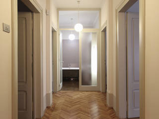 INTERNI CASA PZ, STUDIO DI ARCHITETTURA RAFFIN STUDIO DI ARCHITETTURA RAFFIN 經典風格的走廊，走廊和樓梯