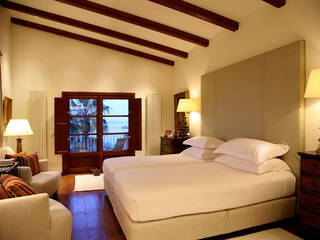 HOUSE in Majorca, Spain, aureolighting aureolighting Modern style bedroom