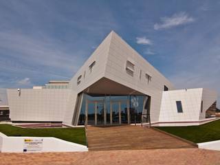 CENTRO INICIATIVAS TURíSTICAS, ESTUDIO DE ARQUITECTURA TORRES Y ASOCIADOS SLP ESTUDIO DE ARQUITECTURA TORRES Y ASOCIADOS SLP مساحات تجارية