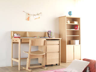 デスク, 株式会社 大雪木工 株式会社 大雪木工 Scandinavian style nursery/kids room Wood Wood effect