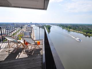 Home Staging einer Maisonette-Wohnung in bester Weser-Lage, K. A. K. A. Modern balcony, veranda & terrace