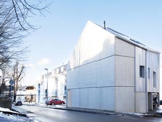 Neubau eines Low-Budget Stadthauses, Studio für Architektur Bernd Vordermeier Studio für Architektur Bernd Vordermeier Mehrfamilienhaus Beton Grau