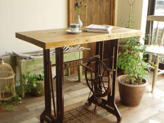 流木天板とミシン脚のテーブル, 流木専門店 海の木 流木専門店 海の木 ラスティックデザインの リビング